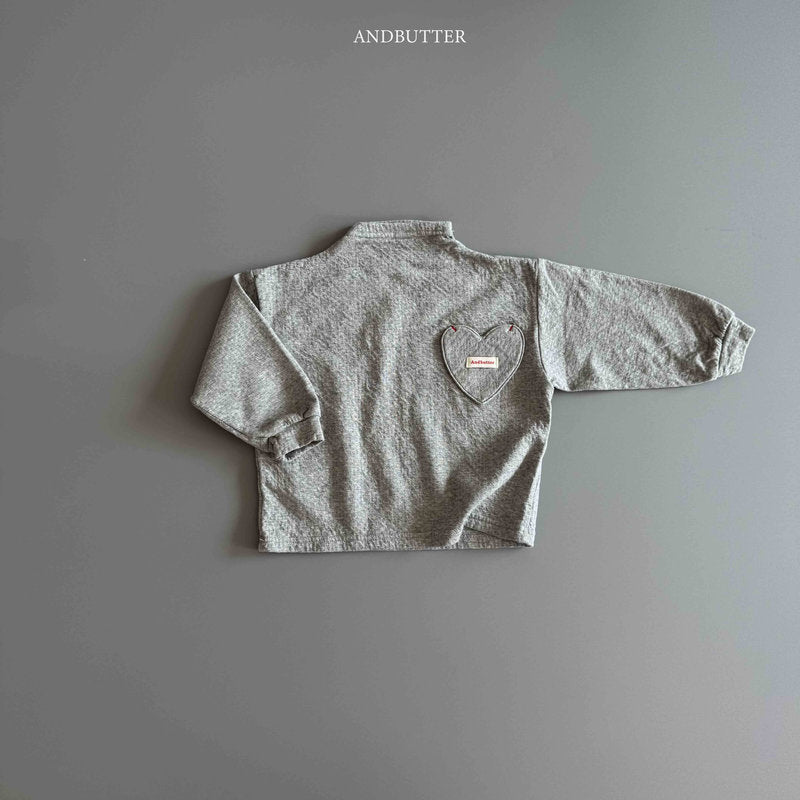 【予約】Eyelet Heart Turtleneck / andbutter (S-JM)