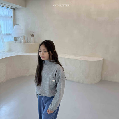 【予約】Eyelet Heart Turtleneck  /  andbutter (S-JM)