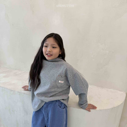 【予約】Eyelet Heart Turtleneck  /  andbutter (S-JM)