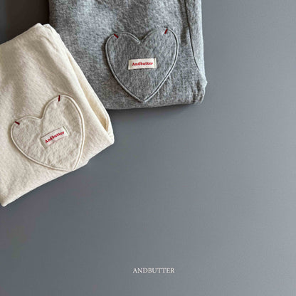 【予約】Eyelet Heart Turtleneck  /  andbutter (S-JM)