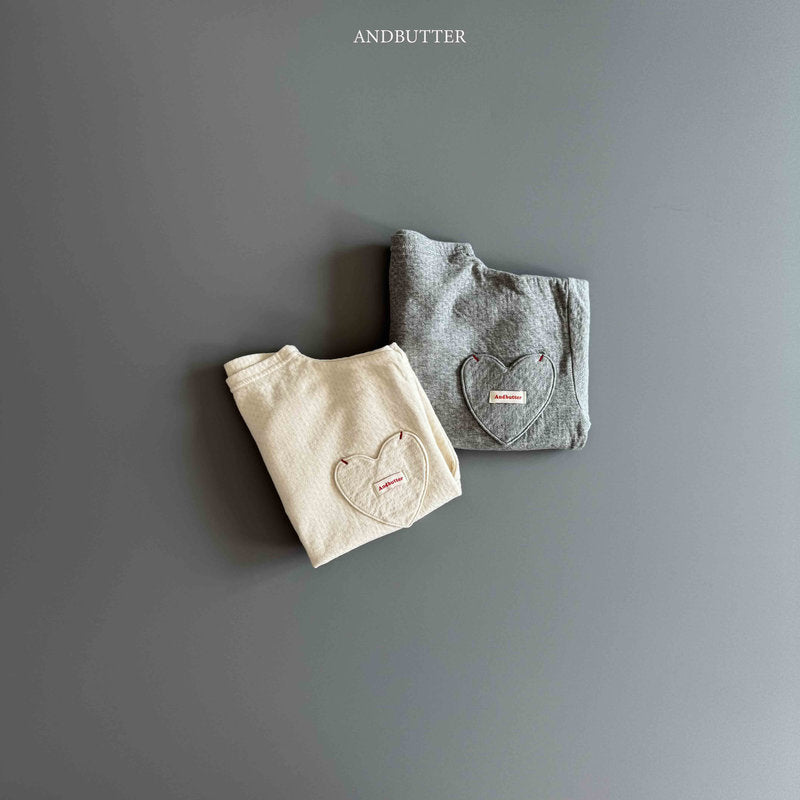 【予約】Eyelet Heart Turtleneck  /  andbutter (S-JM)