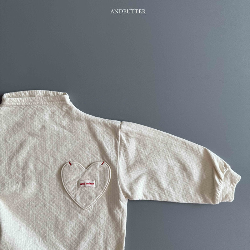 【予約】Eyelet Heart Turtleneck  /  andbutter (S-JM)