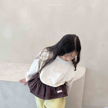 【予約】Eyelet Heart Turtleneck  /  andbutter (S-JM)