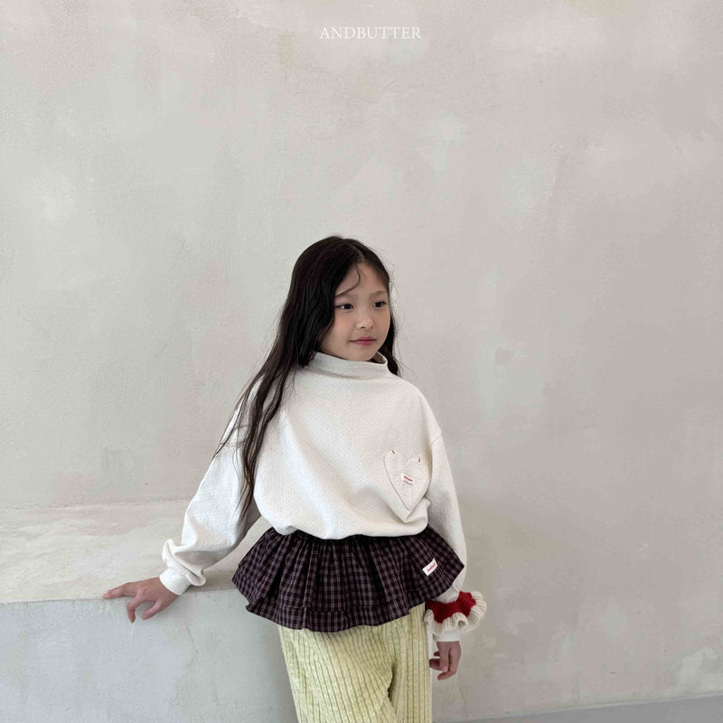【予約】Eyelet Heart Turtleneck  /  andbutter (S-JM)