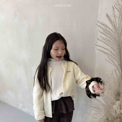 【予約】Eyelet Heart Turtleneck  /  andbutter (S-JM)