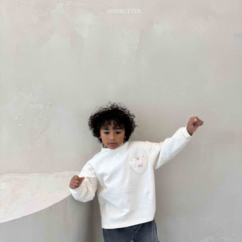 【予約】Eyelet Heart Turtleneck  /  andbutter (S-JM)