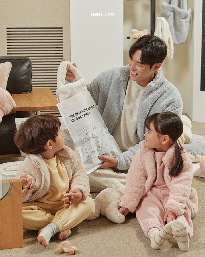 【予約】kinder fleece jacket  / here i am 1 (mom, dad)